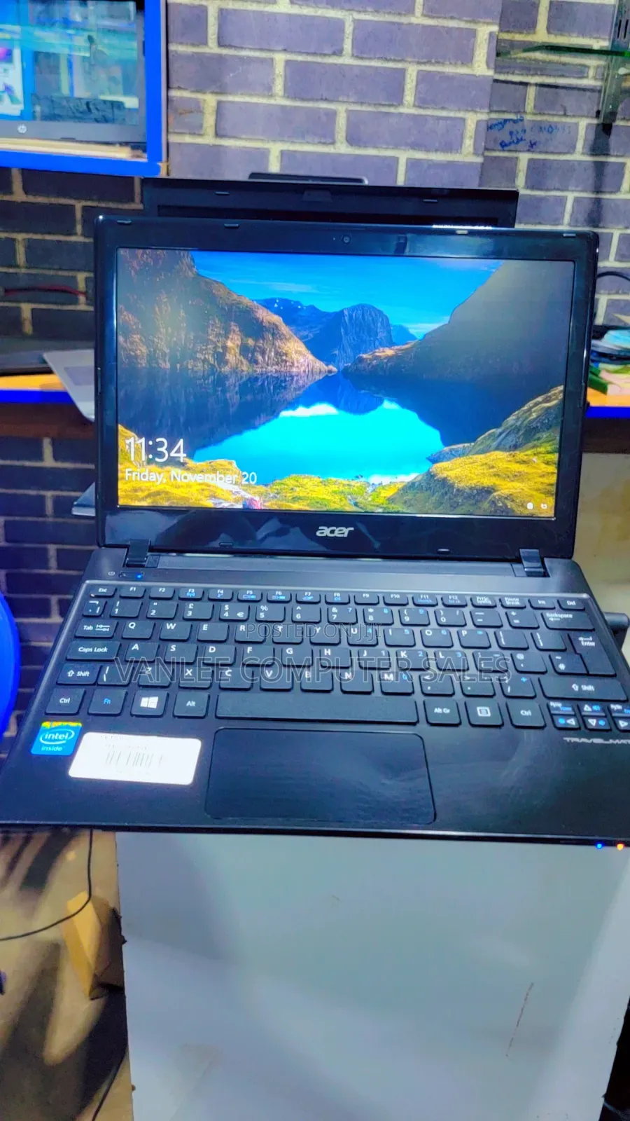 Laptop Acer TravelMate B113 4GB Intel Celeron HDD+SSD 320GB