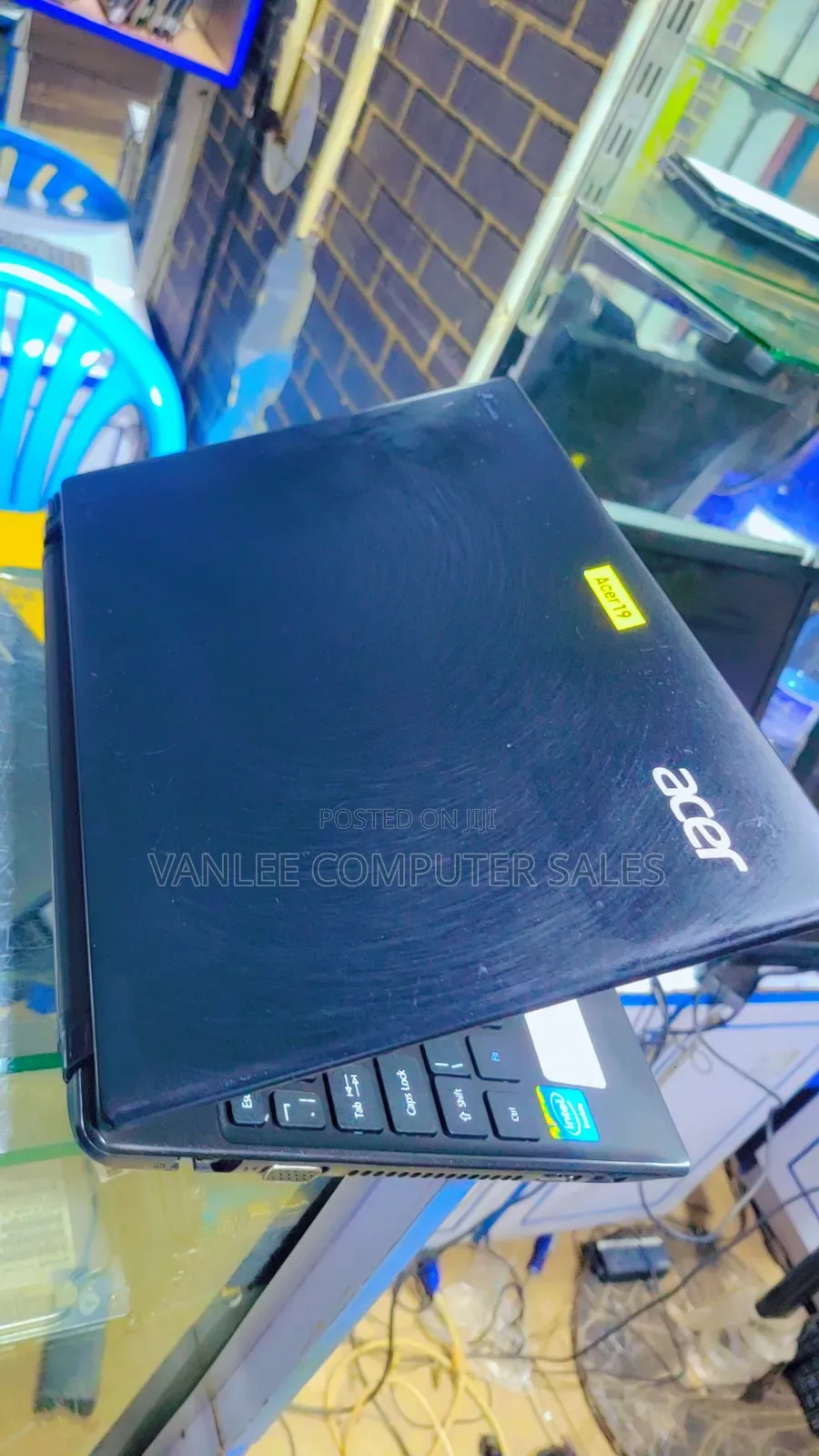 Laptop Acer TravelMate B113 4GB Intel Celeron HDD+SSD 320GB