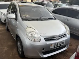 Toyota Passo 2010 Silver