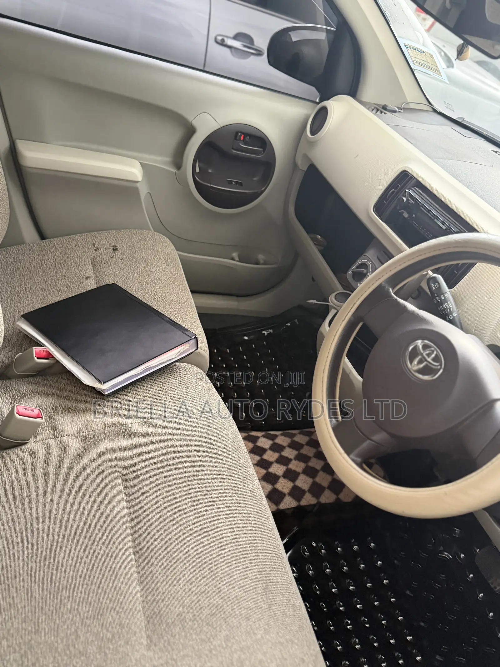Toyota Passo 2010 Silver