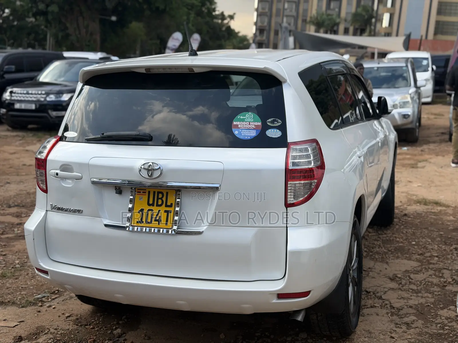 Toyota Vanguard 2010 White