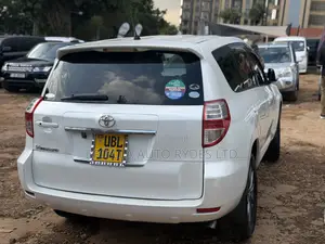 Toyota Vanguard 2010 White