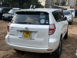 Toyota Vanguard 2010 White