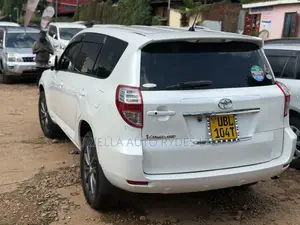 Toyota Vanguard 2010 White