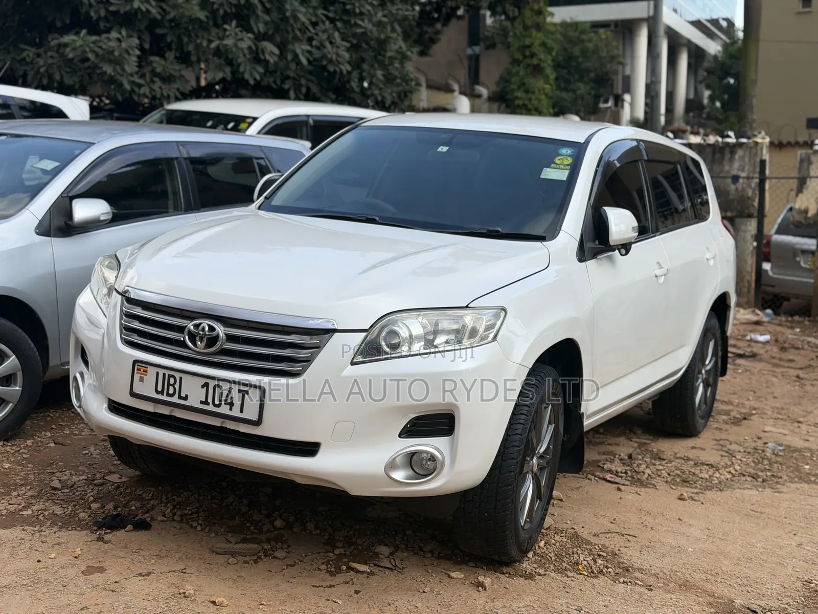 Toyota Vanguard 2010 White