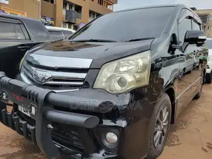 Toyota Noah 2.0 143hp AWD (8 Seater) 2011 Black