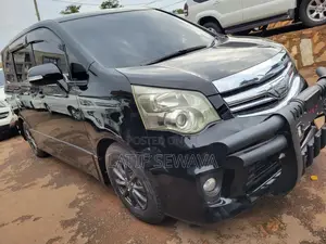 Toyota Noah 2.0 143hp AWD (8 Seater) 2011 Black