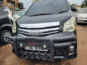 Toyota Noah 2.0 143hp AWD (8 Seater) 2011 Black