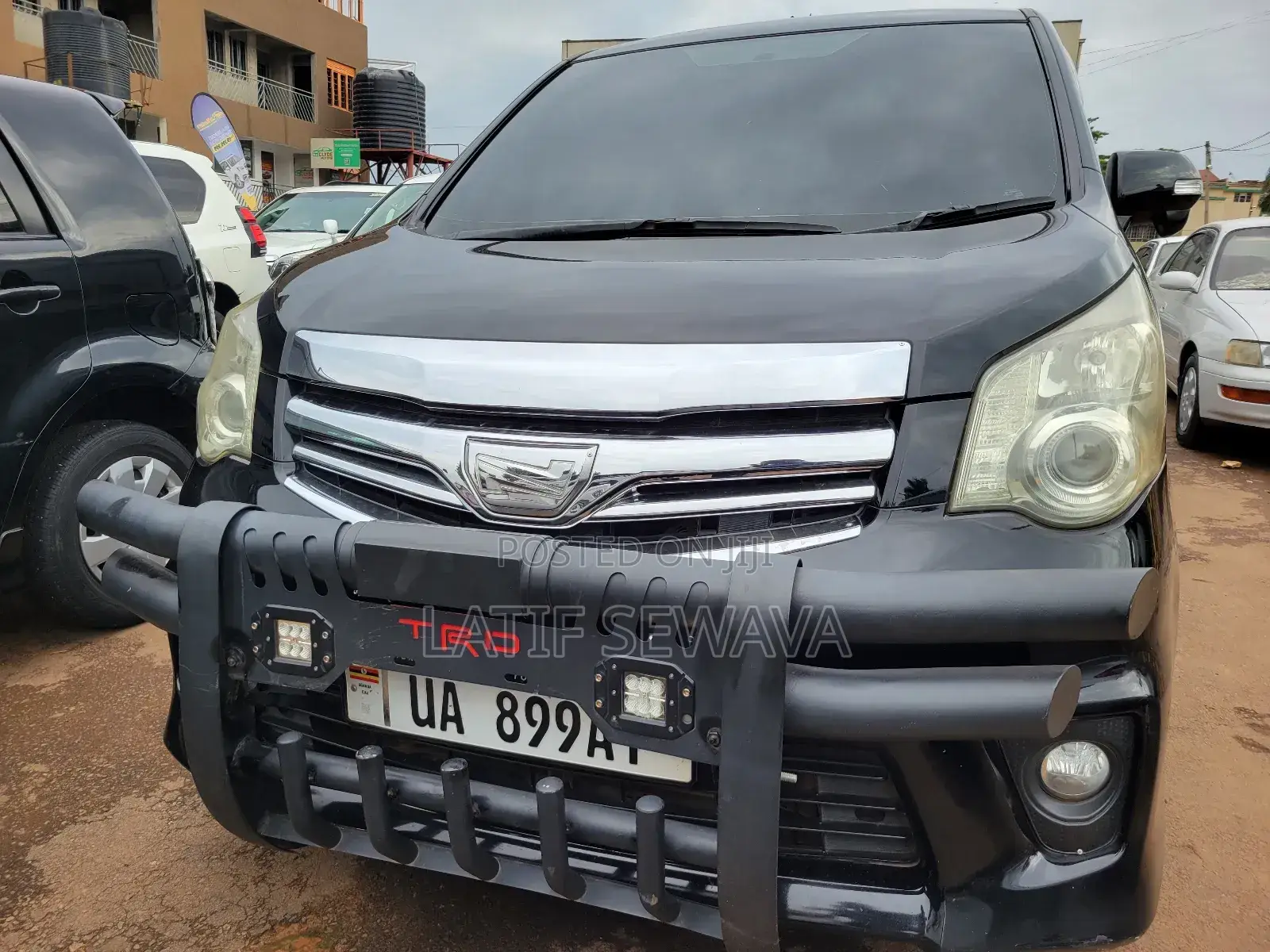 Toyota Noah 2.0 143hp AWD (8 Seater) 2011 Black