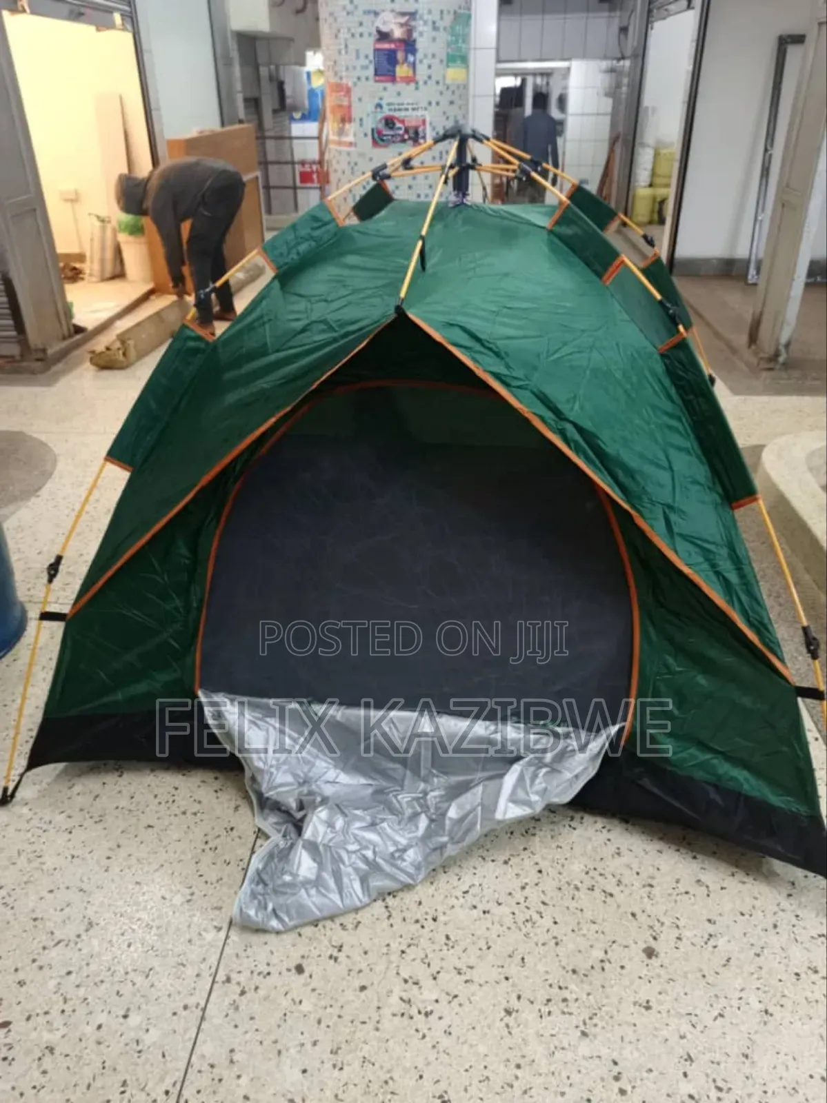4-Person Automatic Tent.