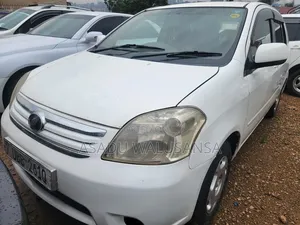 Toyota Raum 2004 White