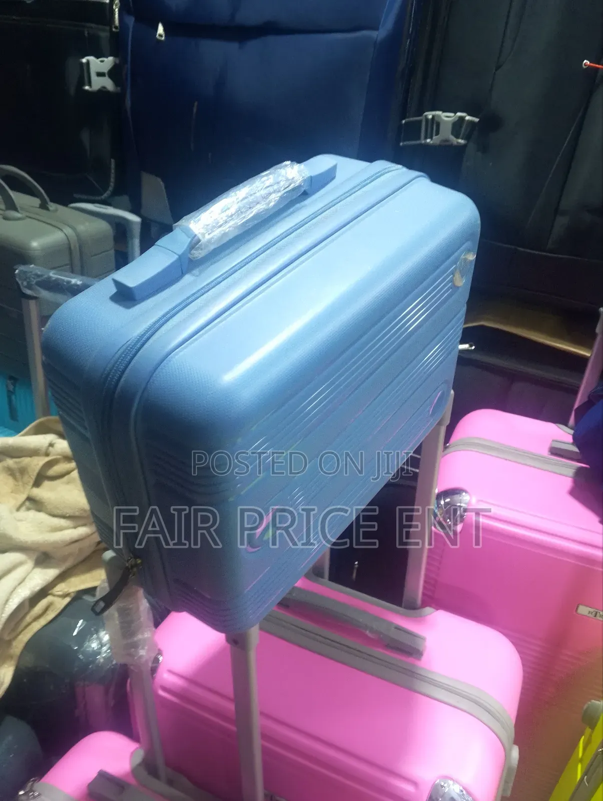 Portable Handbag Beauty Case. Medium. ( Blue )