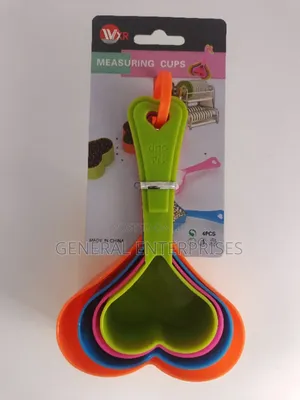 Heart-Shaped Plastic Measuring Cups