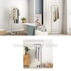 Minimalist Freestanding Garment Rack With Marble-Style Base-Multicolor