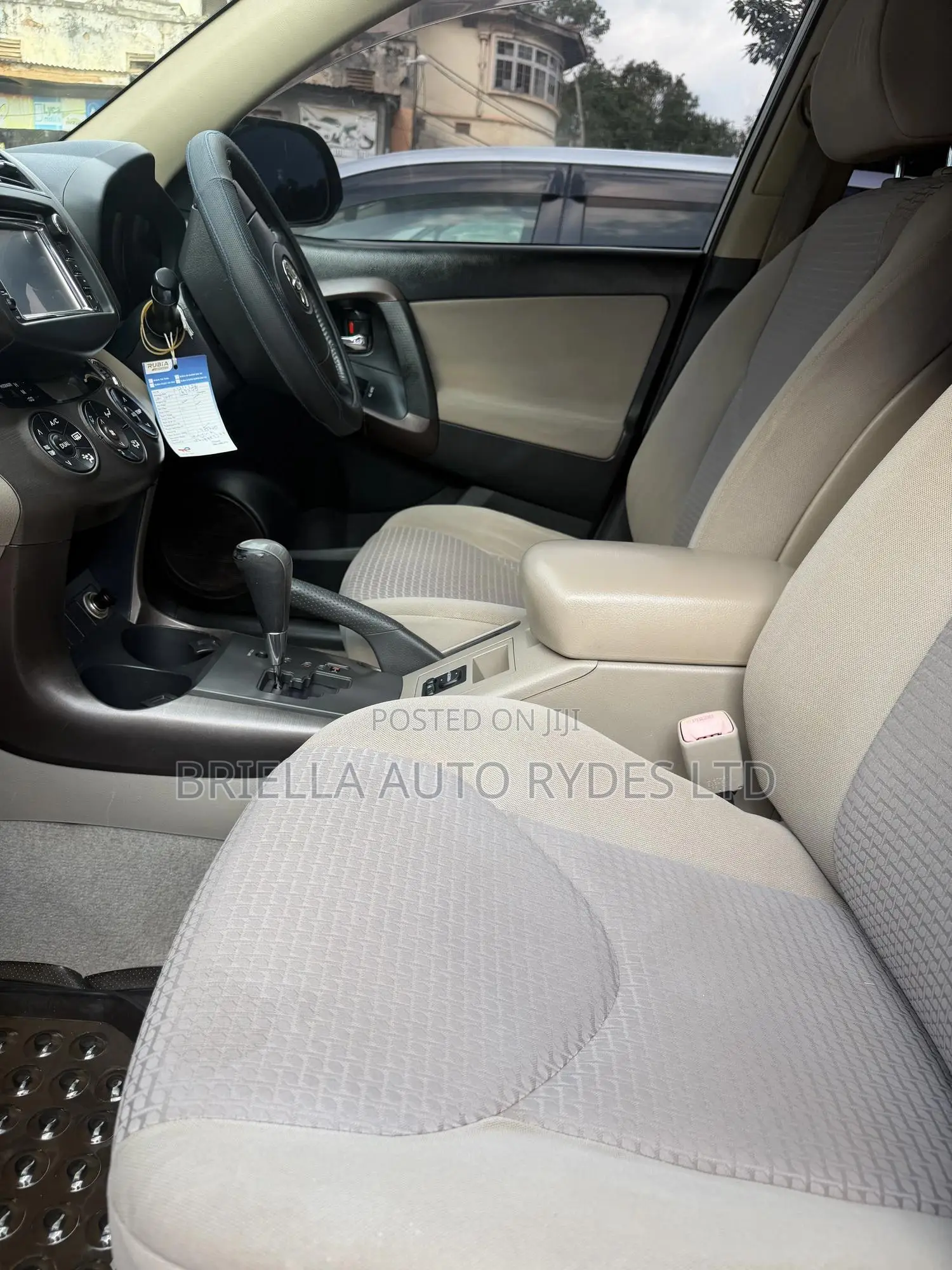 Toyota Vanguard 2010 White