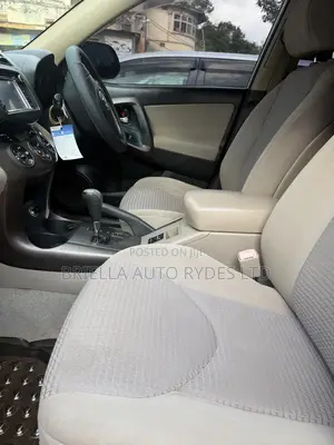 Toyota Vanguard 2010 White
