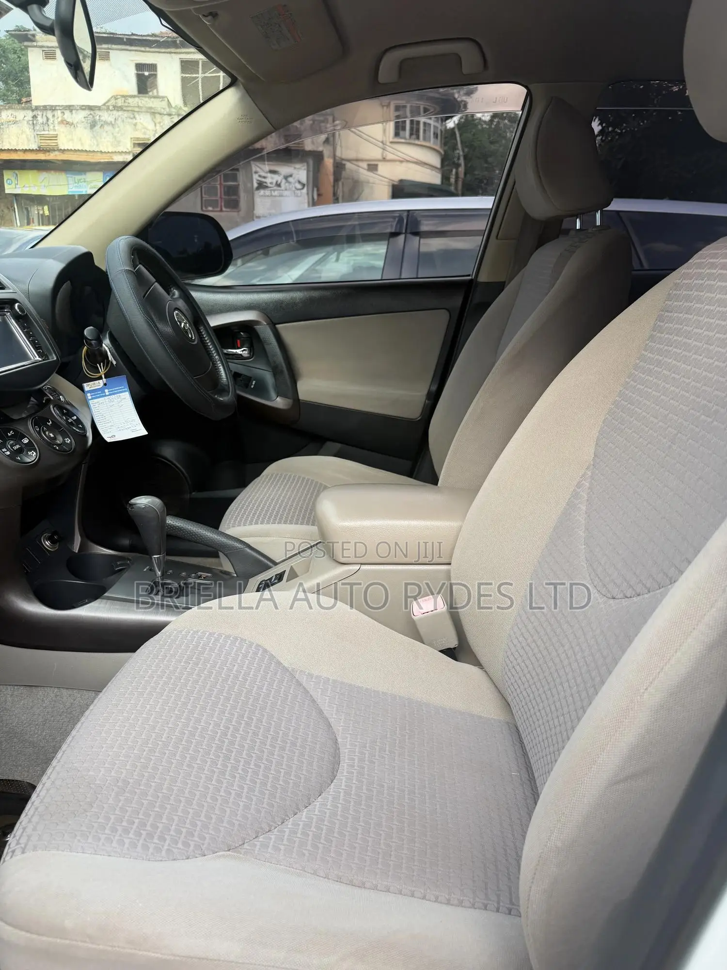 Toyota Vanguard 2010 White
