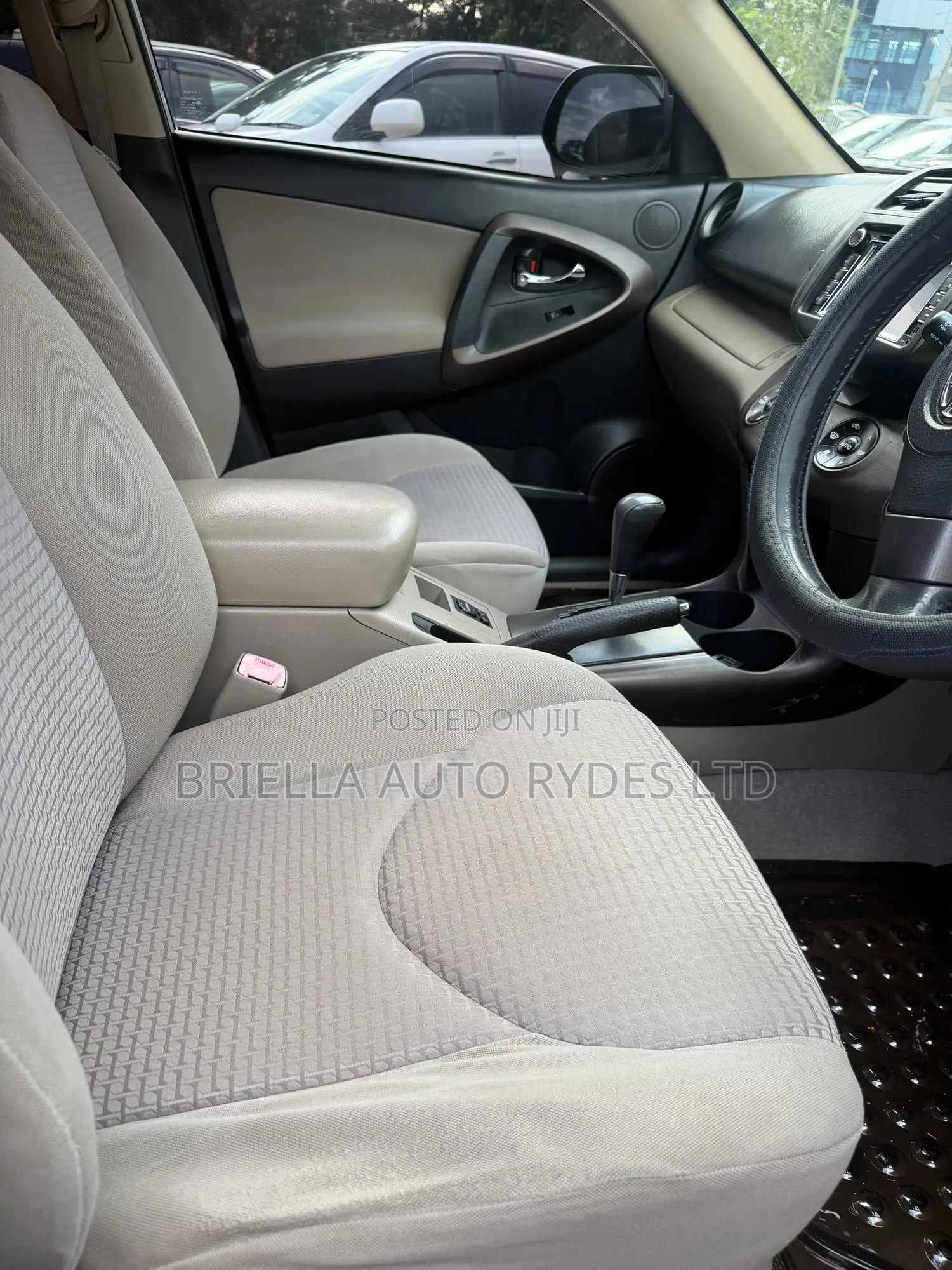 Toyota Vanguard 2010 White
