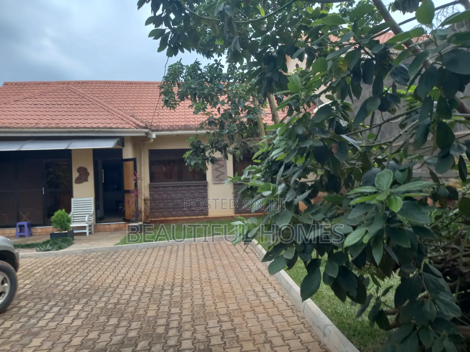Furnished 4bdrm House in Kira for sale
