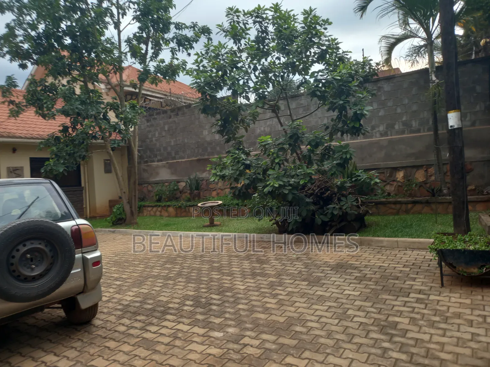 Furnished 4bdrm House in Kira for sale