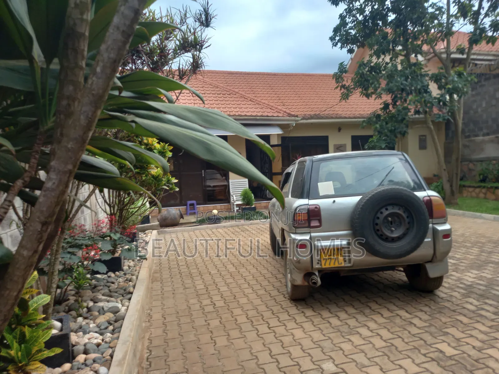 Furnished 4bdrm House in Kira for sale