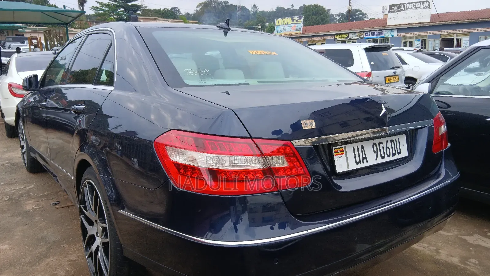 Mercedes-Benz E200 2010 Blue