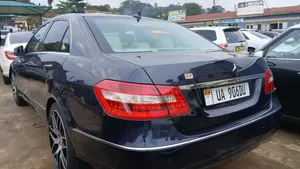 Mercedes-Benz E200 2010 Blue