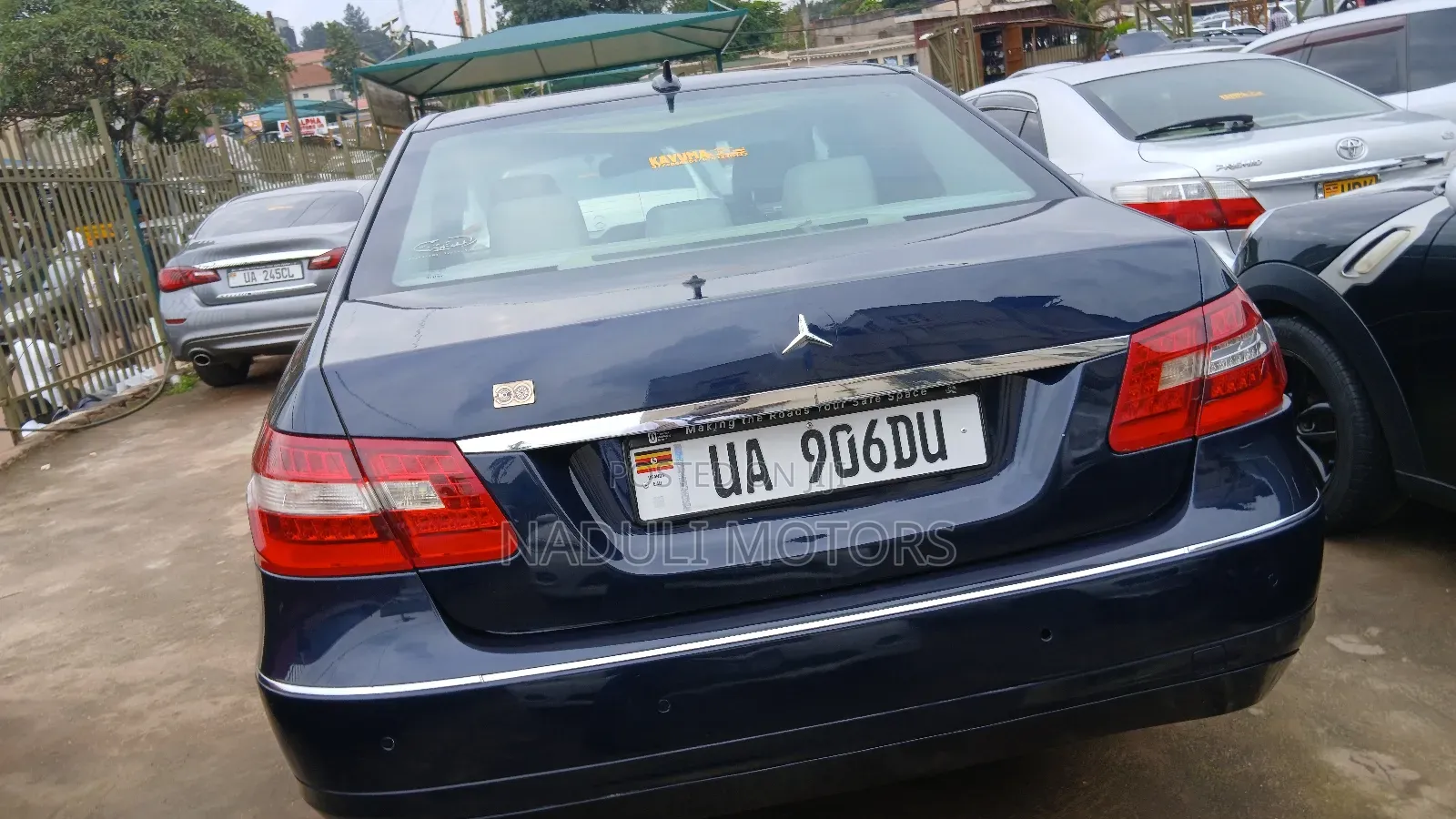 Mercedes-Benz E200 2010 Blue