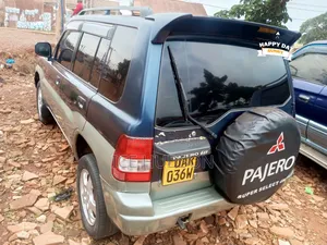 Mitsubishi Pajero IO 2000 Blue