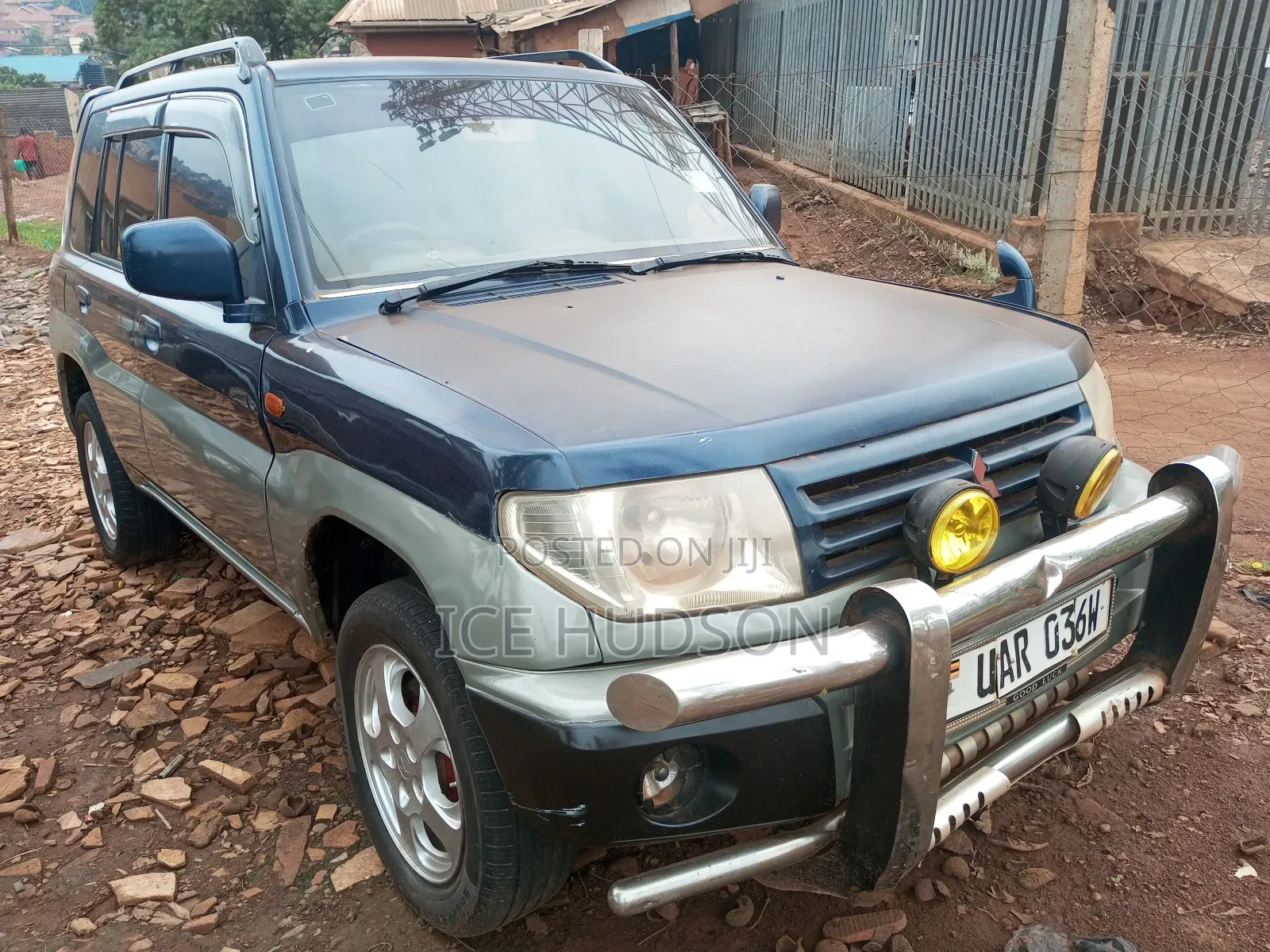Mitsubishi Pajero IO 2000 Blue