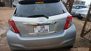 Toyota Vitz 2012 Silver