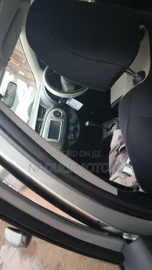 Toyota Vitz 2012 Silver