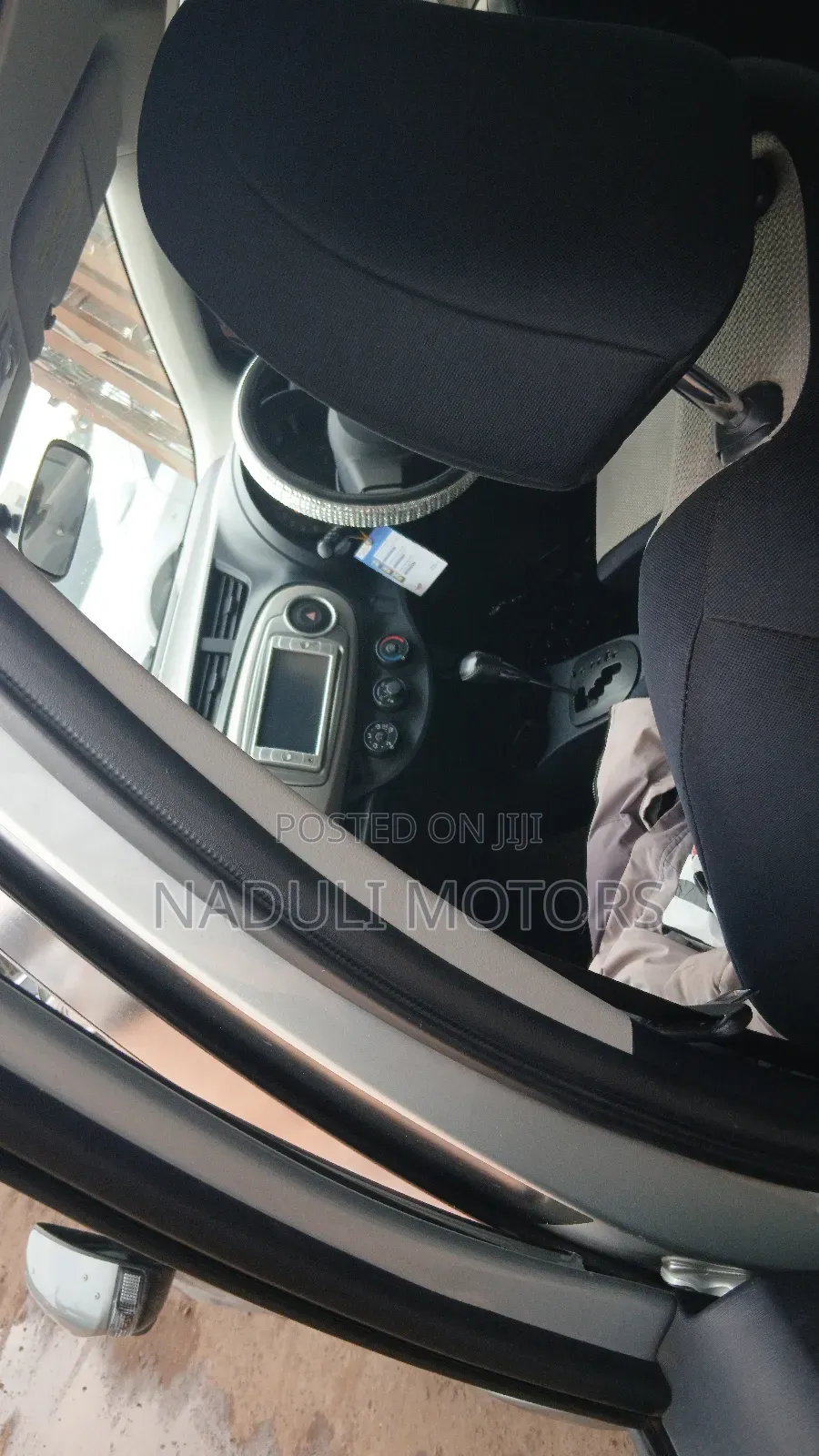Toyota Vitz 2012 Silver