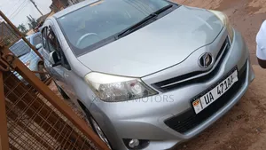 Toyota Vitz 2012 Silver