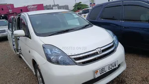 Toyota ISIS 2008 White