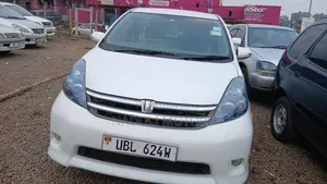 Toyota ISIS 2008 White