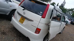 Toyota ISIS 2008 White