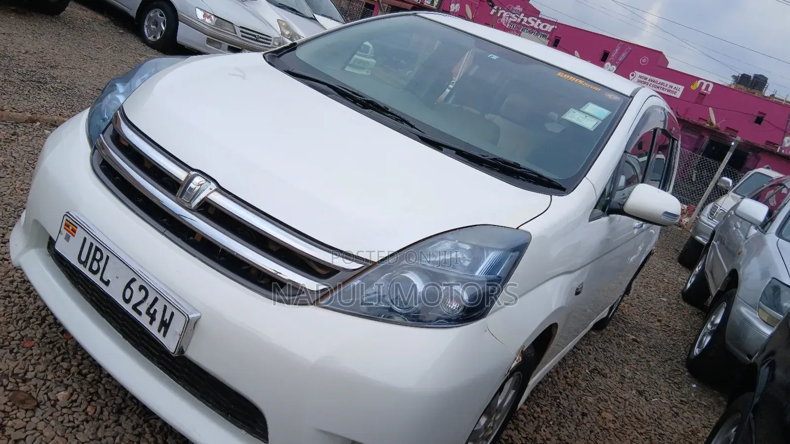 Toyota ISIS 2008 White