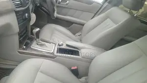 Mercedes-Benz E200 2010 Blue