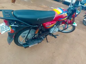 Bajaj CT 125X 2025 Red