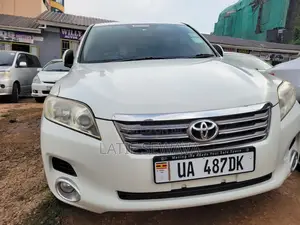 Toyota Vanguard 2010 White