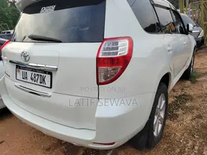 Toyota Vanguard 2010 White