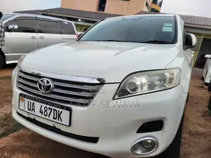 Toyota Vanguard 2010 White