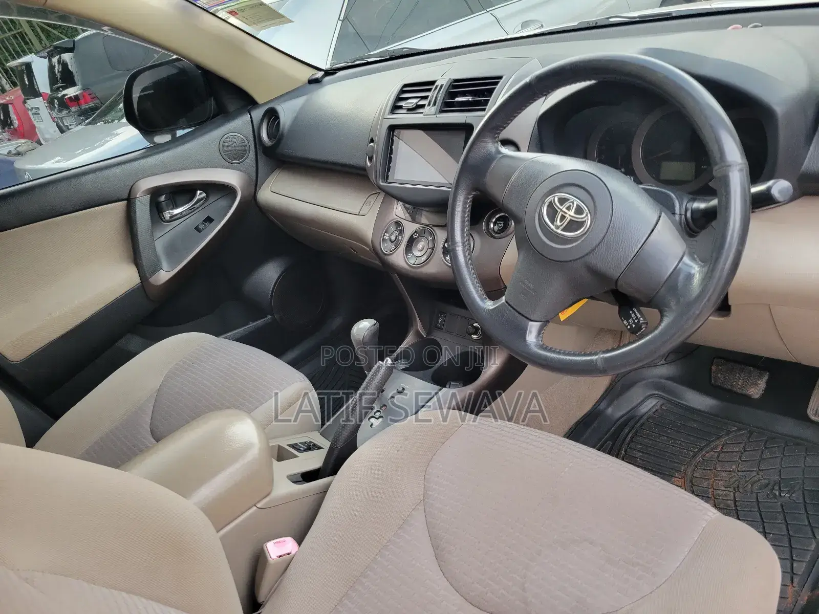 Toyota Vanguard 2010 White