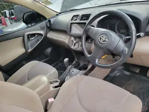 Toyota Vanguard 2010 White