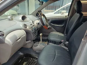 Toyota Platz 2000 Silver