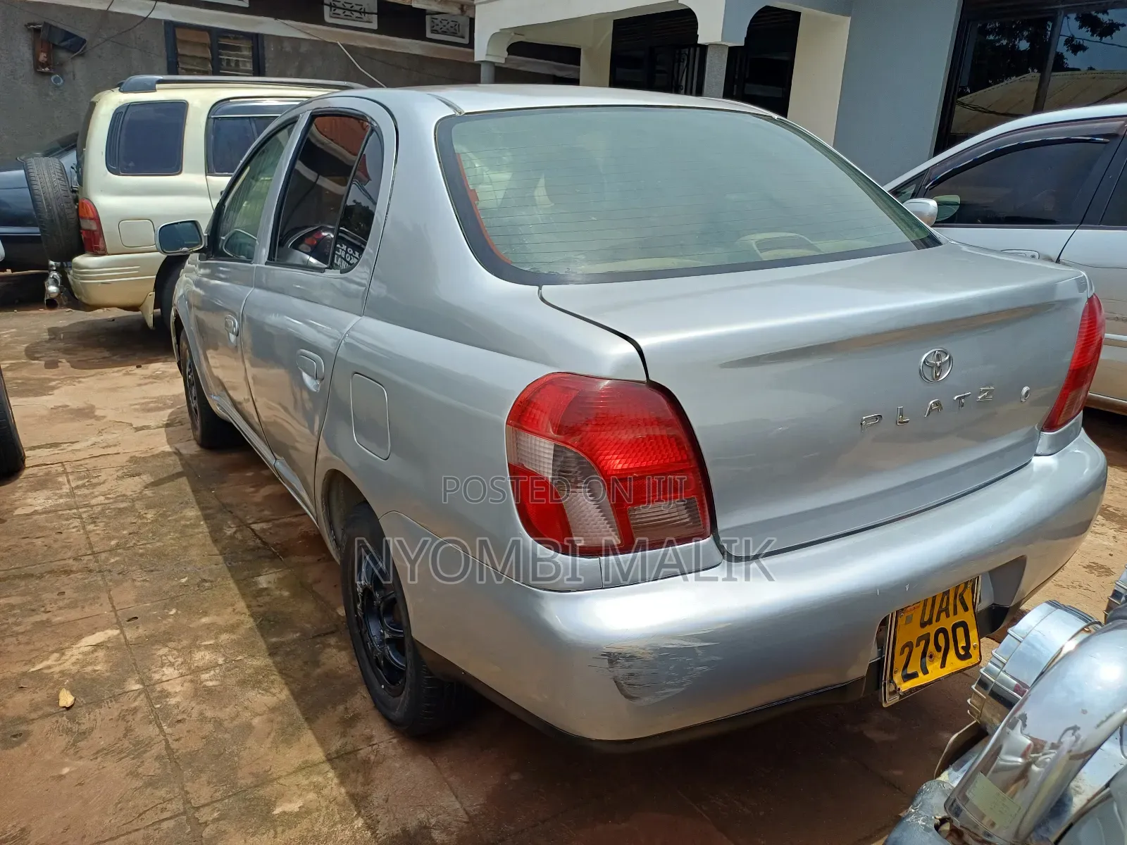 Toyota Platz 2000 Silver