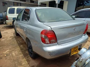 Toyota Platz 2000 Silver