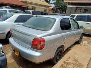 Toyota Platz 2000 Silver