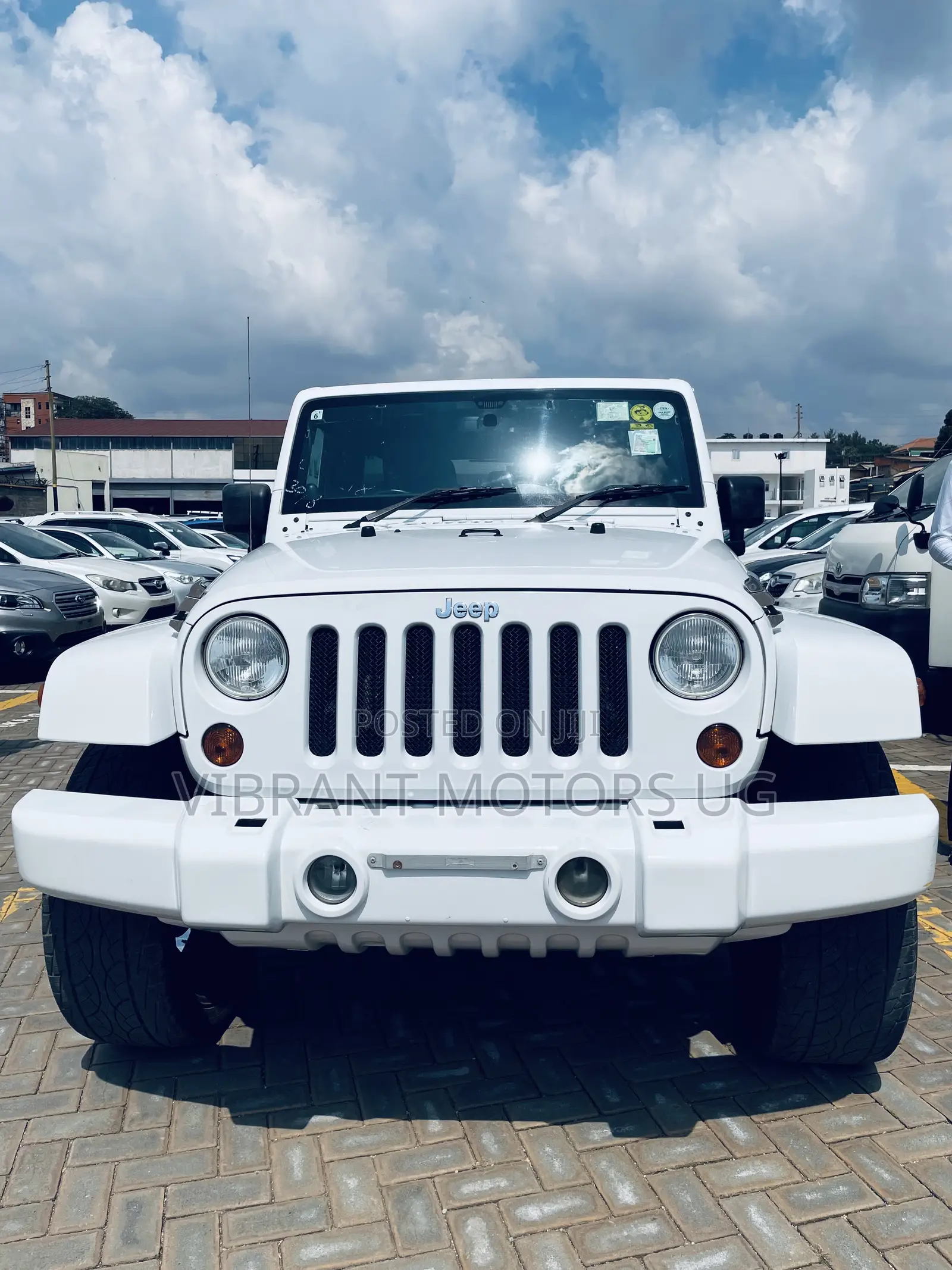 Jeep Wrangler Unlimited Sahara 2013 White